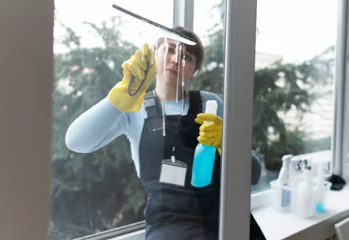 Nettoyage de vitres intérieures et extérieures à Kerlaz